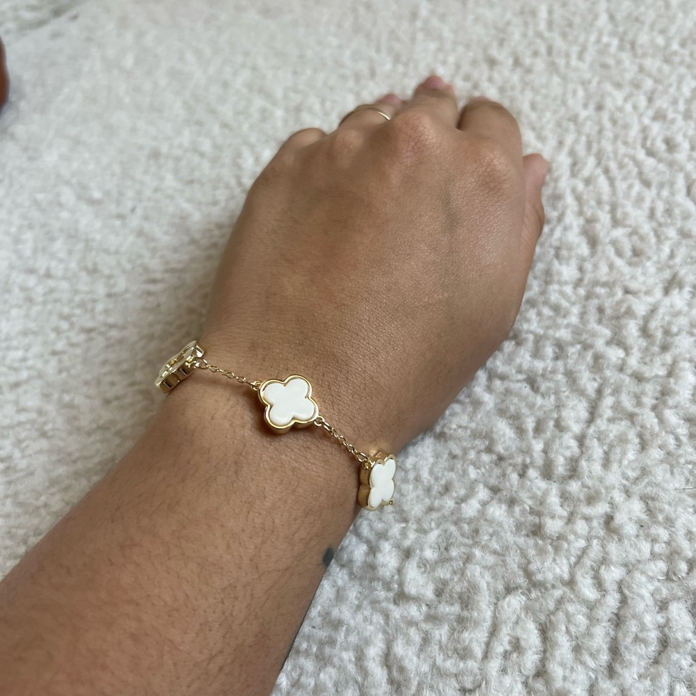 Elegant Gold and White Clover Bracelet - Picture 8 of 8